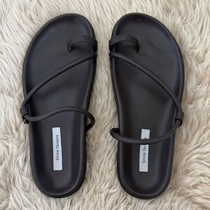 Emme Parsons Black Minimal Toe-Loop Sandals